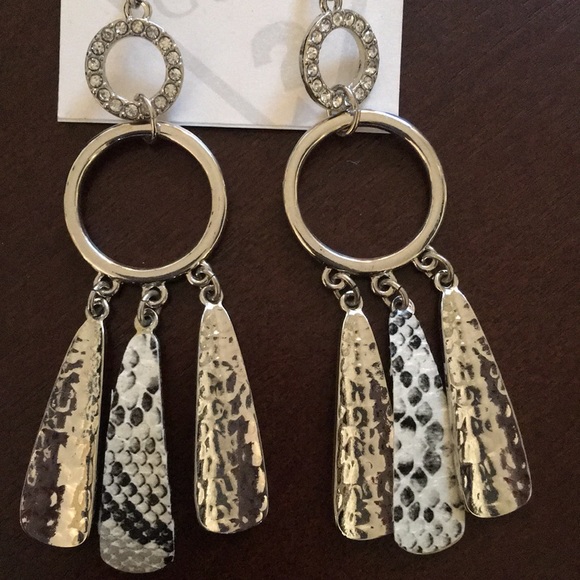 Guess Earrings - Picture 5 of 5